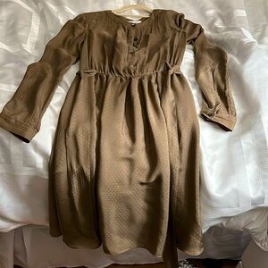 Midi dress size 2 on green very good it has a belt same material and color.